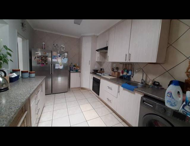 3 BEDROOM TOWNHOUSE FOR SALE IN FLORAUNA